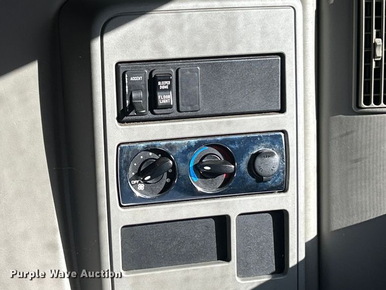 image for item ET6871 2015 International ProStar+122 semi truck