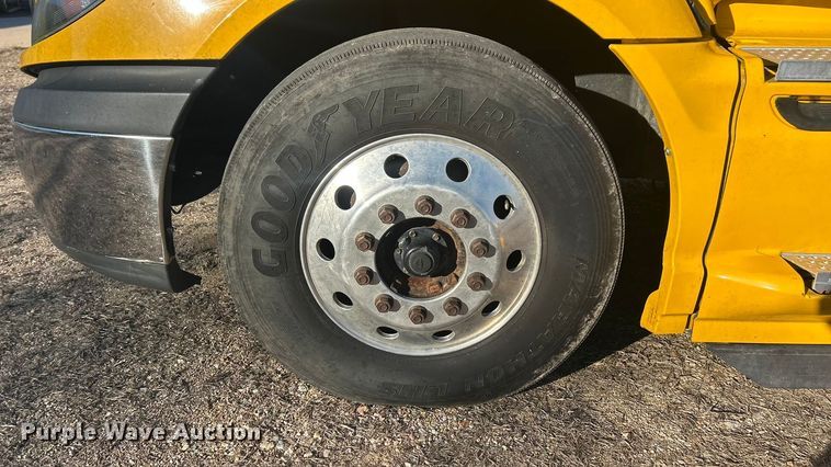 image for item ET6871 2015 International ProStar+122 semi truck