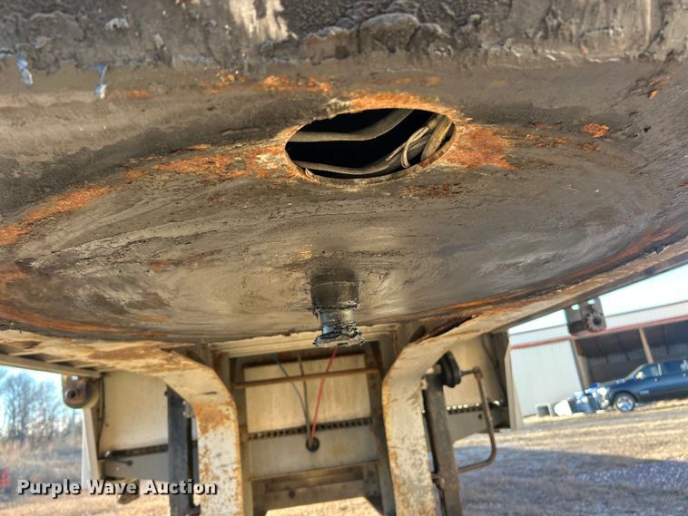 image for item ET6874 2008 Reitnouer drop deck trailer