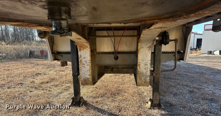 image for item ET6874 2008 Reitnouer drop deck trailer