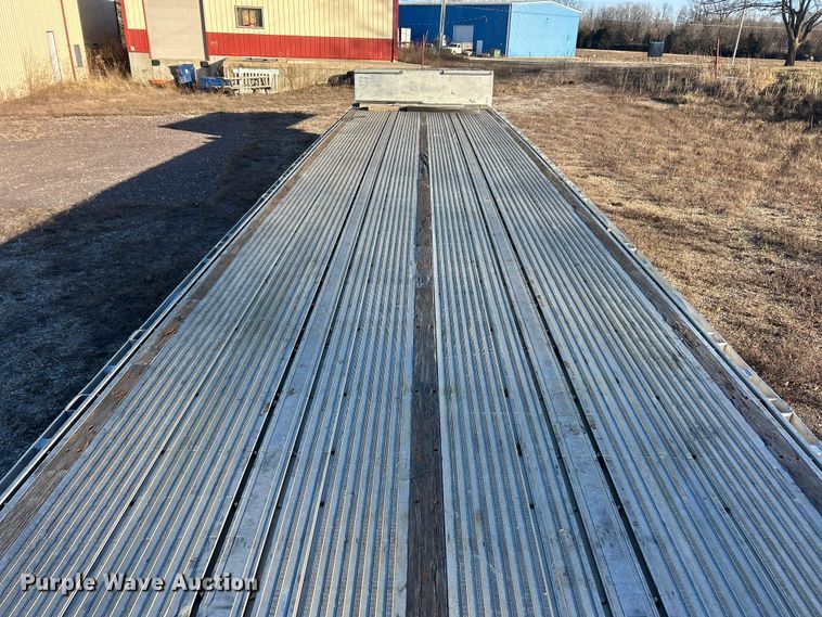 image for item ET6874 2008 Reitnouer drop deck trailer