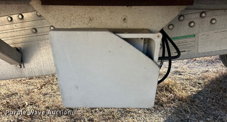 image for item ET6874 2008 Reitnouer drop deck trailer