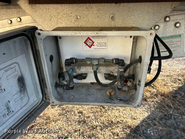 image for item ET6874 2008 Reitnouer drop deck trailer