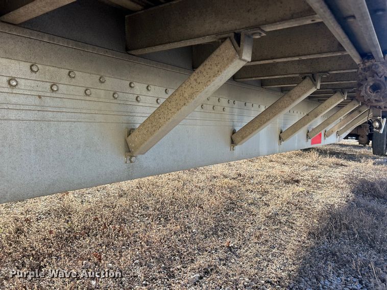 image for item ET6874 2008 Reitnouer drop deck trailer