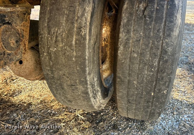 image for item ET6874 2008 Reitnouer drop deck trailer