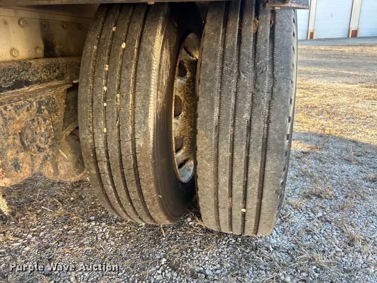 image for item ET6874 2008 Reitnouer drop deck trailer