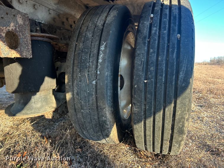 image for item ET6874 2008 Reitnouer drop deck trailer