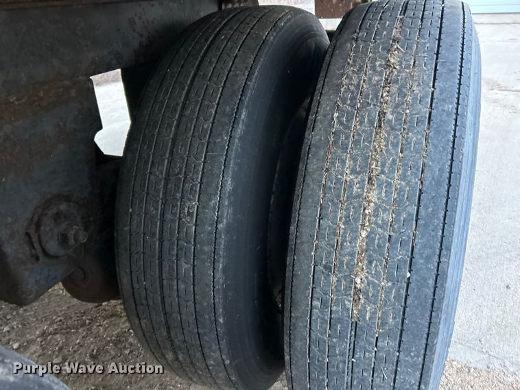 image for item ET6877 2008 Great Dane dry van trailer