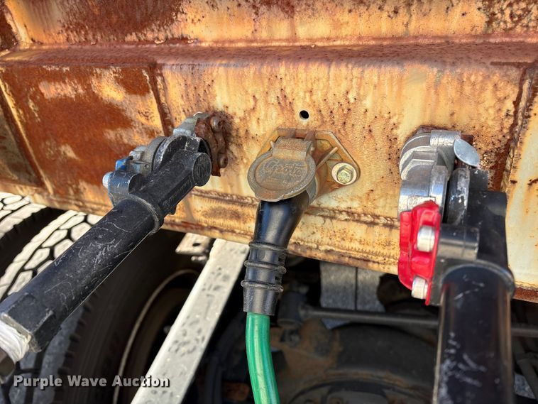 image for item ET8643 1986 Fruehauf PB80-F2-40 flatbed trailer