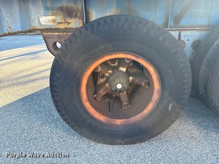 image for item ET8643 1986 Fruehauf PB80-F2-40 flatbed trailer