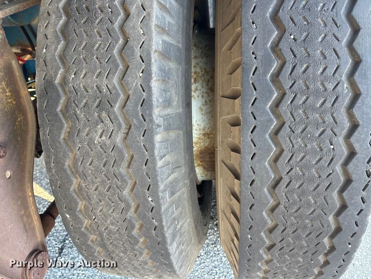 image for item ET8643 1986 Fruehauf PB80-F2-40 flatbed trailer