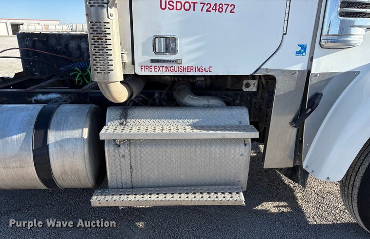 image for item EU4787 2014 Freightliner Coronado semi truck