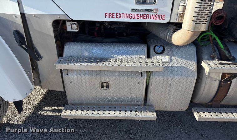 image for item EU4787 2014 Freightliner Coronado semi truck