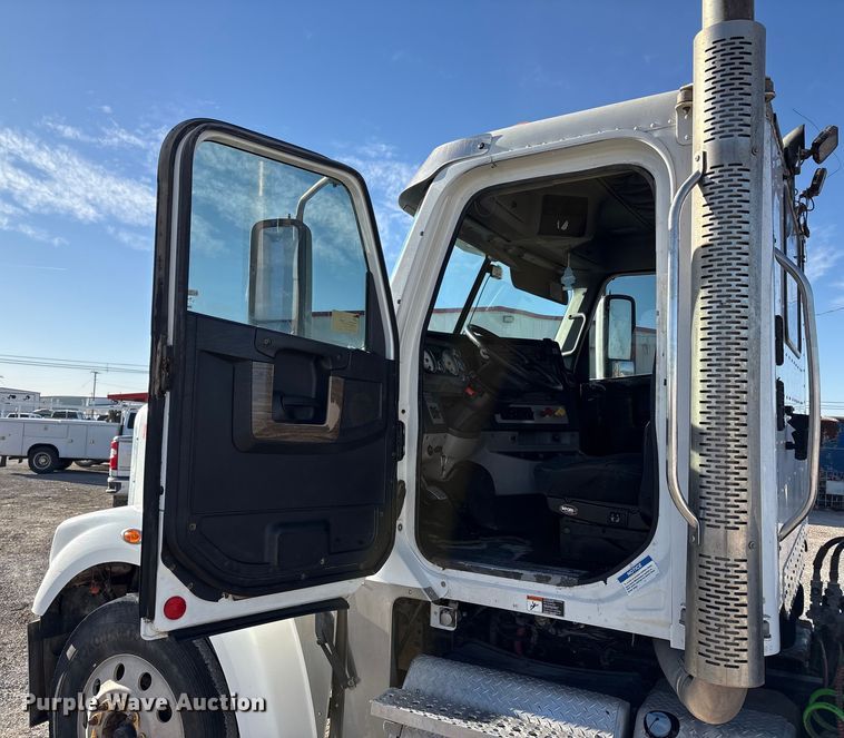 image for item EU4787 2014 Freightliner Coronado semi truck