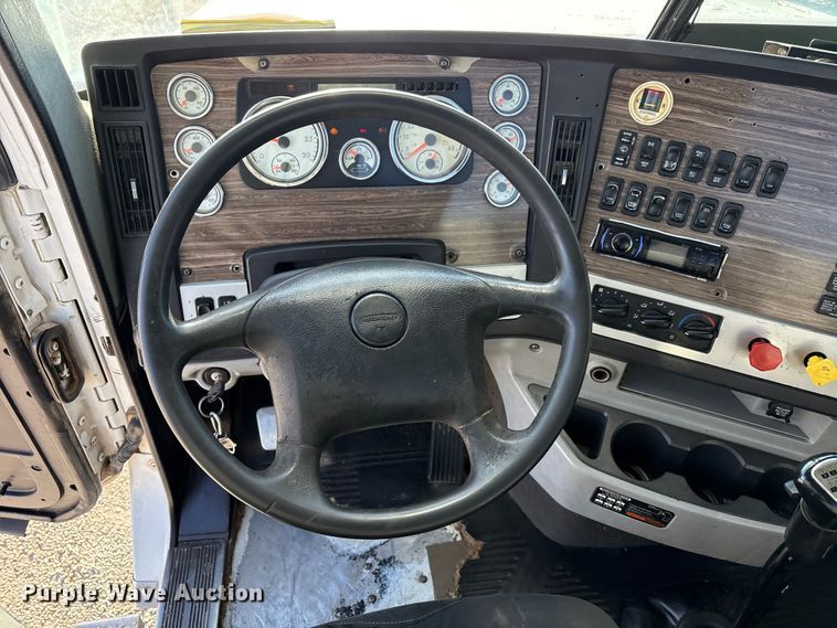 image for item EU4787 2014 Freightliner Coronado semi truck