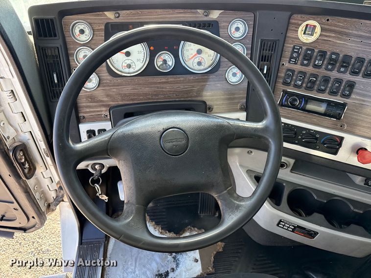 image for item EU4787 2014 Freightliner Coronado semi truck