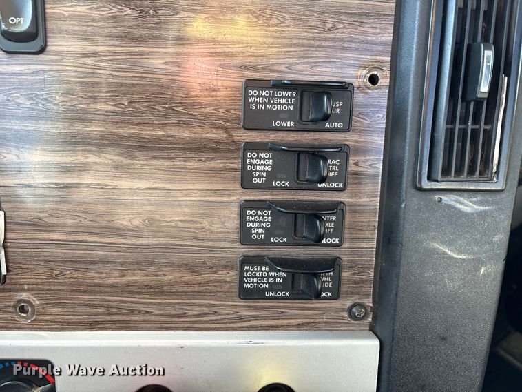 image for item EU4787 2014 Freightliner Coronado semi truck