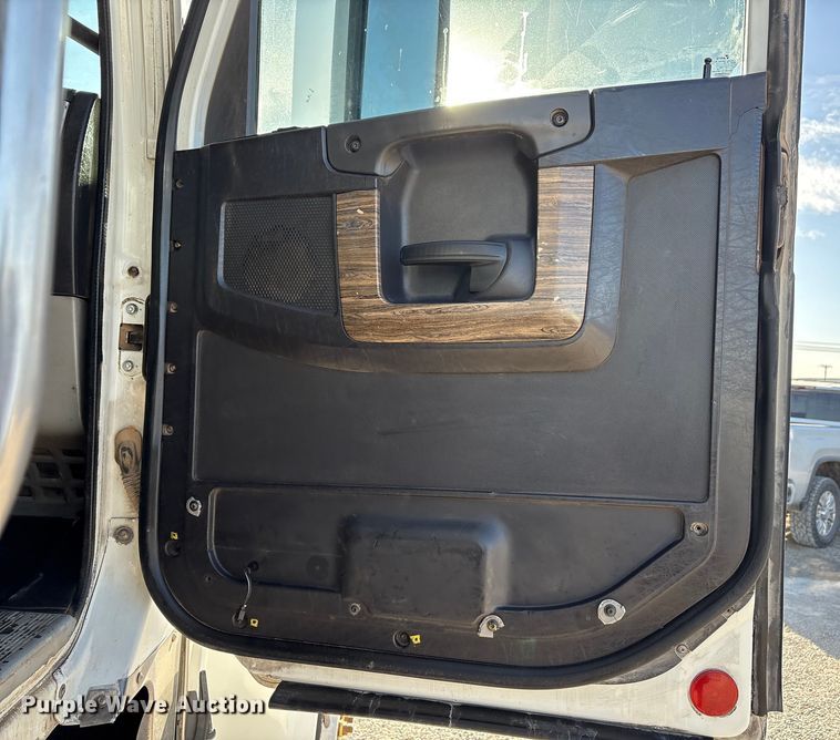 image for item EU4787 2014 Freightliner Coronado semi truck