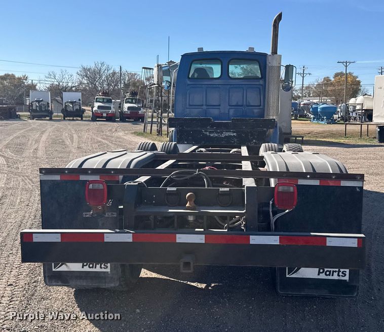 image for item EU6359 2007 Sterling L8500 Series truck cab and chassis