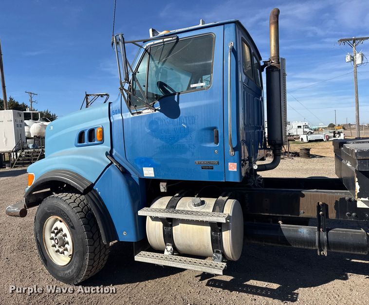 image for item EU6359 2007 Sterling L8500 Series truck cab and chassis