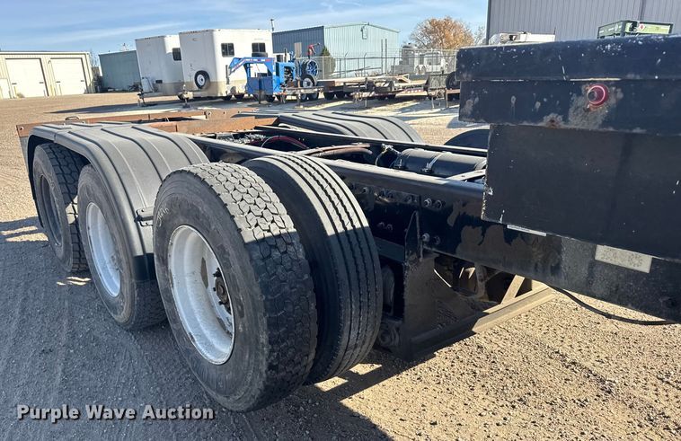 image for item EU6359 2007 Sterling L8500 Series truck cab and chassis