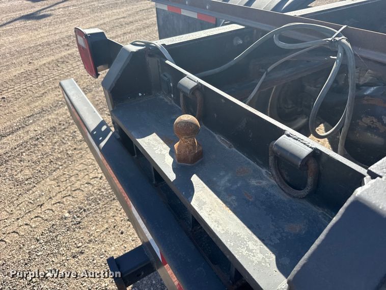 image for item EU6359 2007 Sterling L8500 Series truck cab and chassis