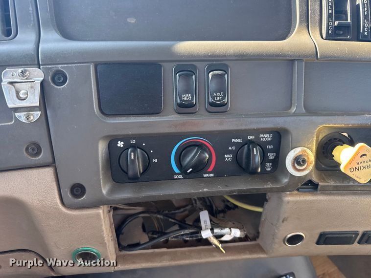 image for item EU6359 2007 Sterling L8500 Series truck cab and chassis