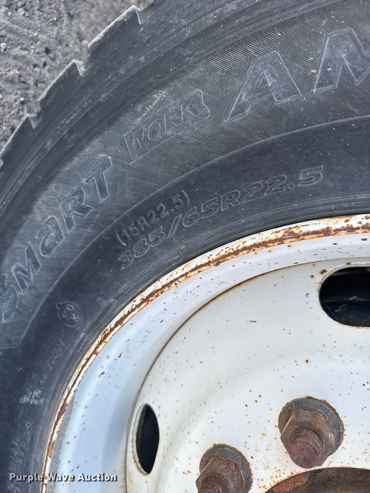 image for item EU6359 2007 Sterling L8500 Series truck cab and chassis