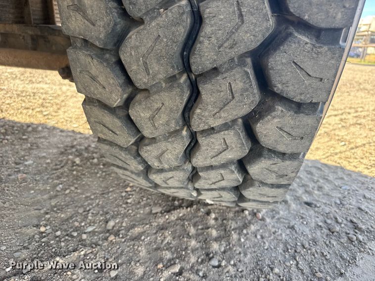 image for item EU6359 2007 Sterling L8500 Series truck cab and chassis