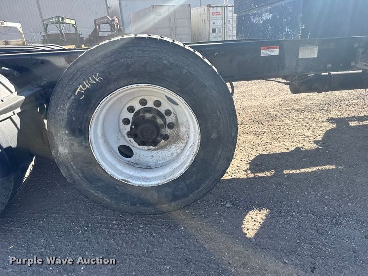 image for item EU6359 2007 Sterling L8500 Series truck cab and chassis