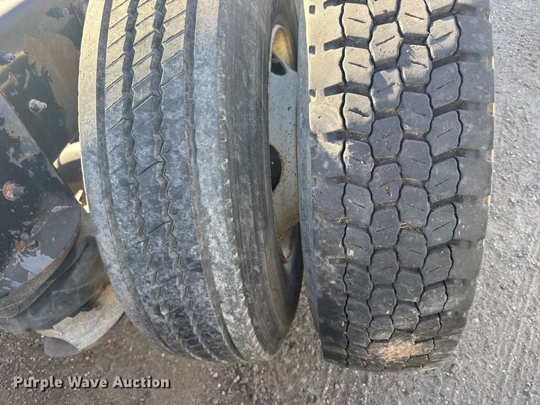 image for item EU6359 2007 Sterling L8500 Series truck cab and chassis