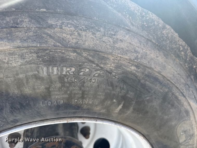 image for item EU6359 2007 Sterling L8500 Series truck cab and chassis