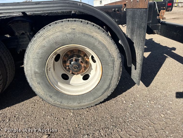 image for item EU6359 2007 Sterling L8500 Series truck cab and chassis