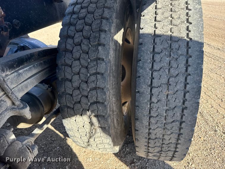 image for item EU6359 2007 Sterling L8500 Series truck cab and chassis