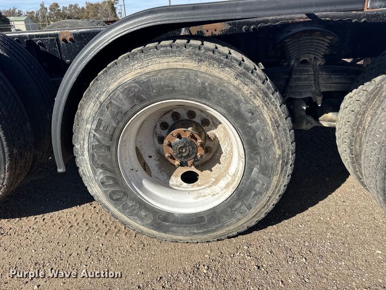 image for item EU6359 2007 Sterling L8500 Series truck cab and chassis