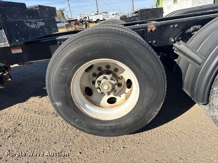 image for item EU6359 2007 Sterling L8500 Series truck cab and chassis