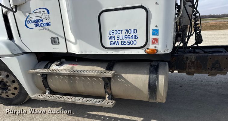 image for item EU6407 2005 Freightliner CST120 semi truck