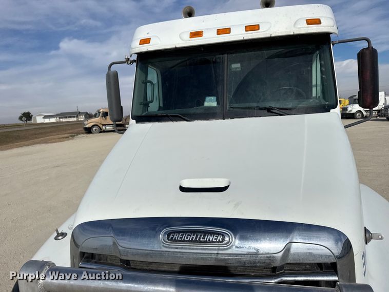 image for item EU6407 2005 Freightliner CST120 semi truck