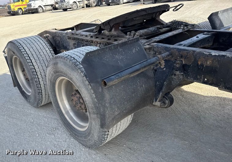 image for item EU6407 2005 Freightliner CST120 semi truck