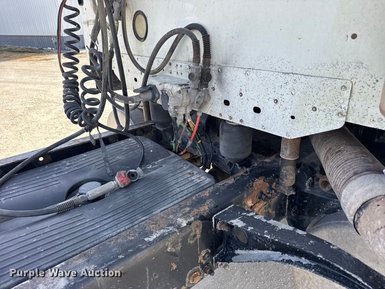 image for item EU6407 2005 Freightliner CST120 semi truck