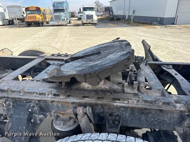 image for item EU6407 2005 Freightliner CST120 semi truck