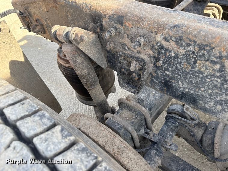 image for item EU6407 2005 Freightliner CST120 semi truck