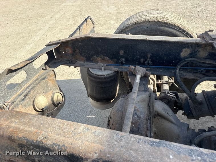 image for item EU6407 2005 Freightliner CST120 semi truck