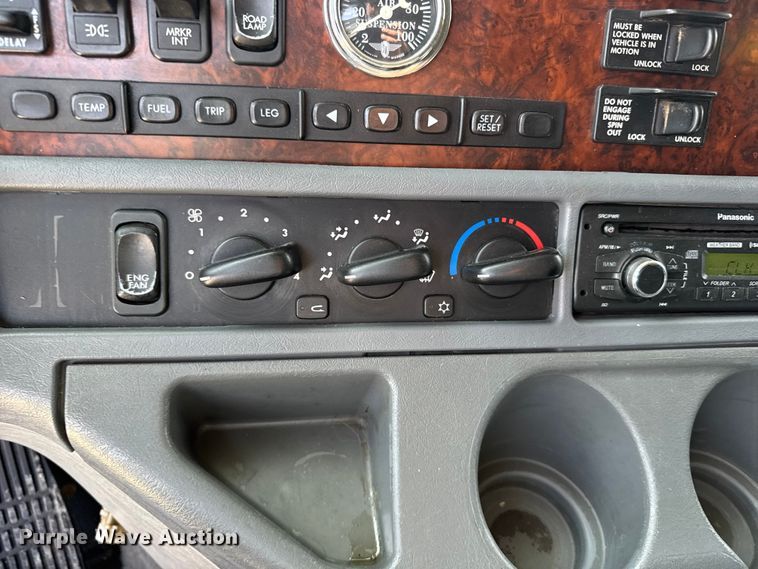 image for item EU6407 2005 Freightliner CST120 semi truck