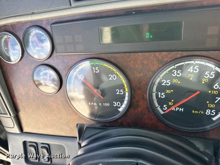 image for item EU6407 2005 Freightliner CST120 semi truck