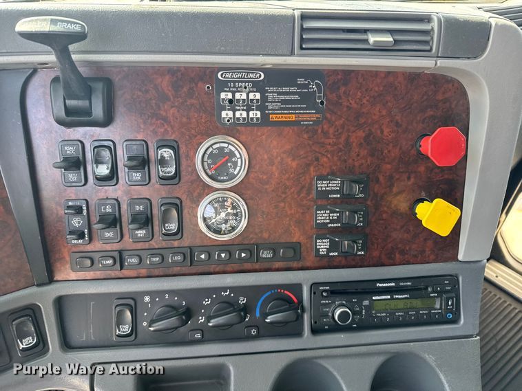 image for item EU6407 2005 Freightliner CST120 semi truck