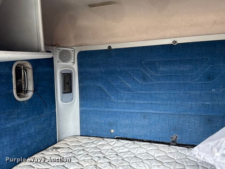 image for item EU6407 2005 Freightliner CST120 semi truck