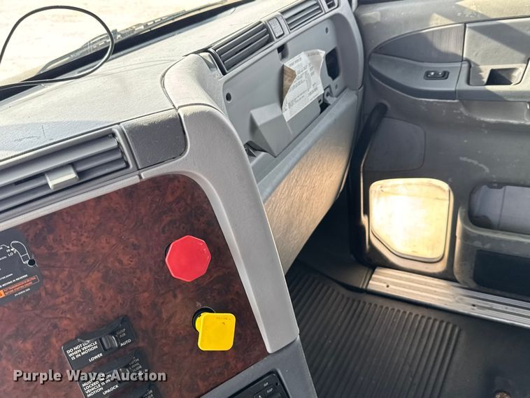 image for item EU6407 2005 Freightliner CST120 semi truck