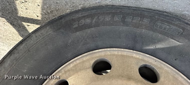 image for item EU6407 2005 Freightliner CST120 semi truck