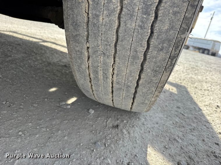 image for item EU6407 2005 Freightliner CST120 semi truck